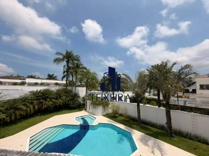 Casa para locação anual no condomínio Acapulco, 05 suítes, garagem e lazer privativo