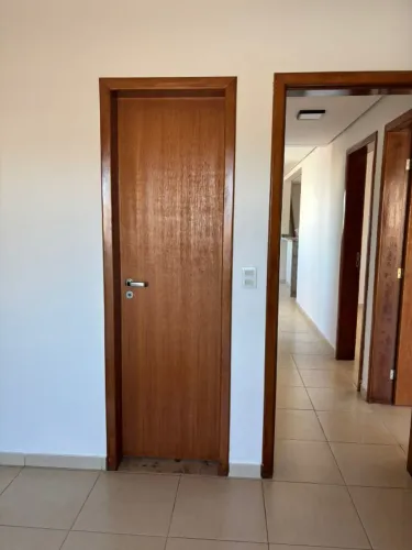 Instalação / Montagem de porta de Madeira