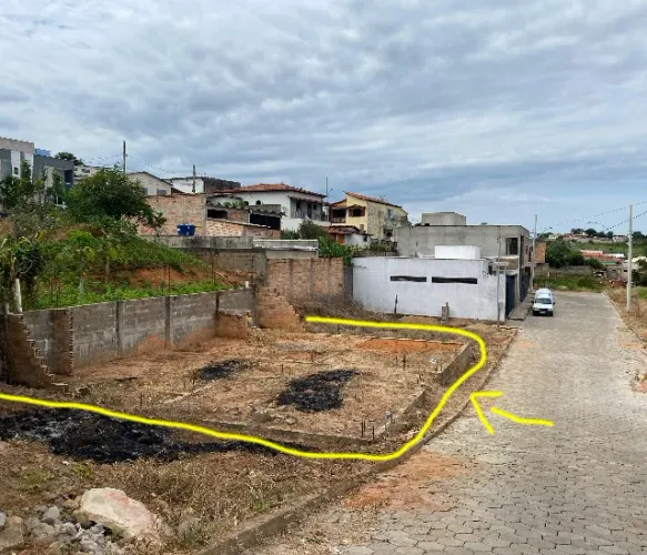 Lote em Gouveia MG rua Joviano de Aguiar próximo ao Centro com alicerce 135,20 m²