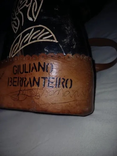 Berrante autografado pelo Presidente Bolsonaro e Michelle Bolsonaro