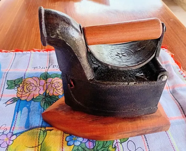 Ferro Carvão brasa antigo reliquia com timbres fabricante estrela vintage coleção