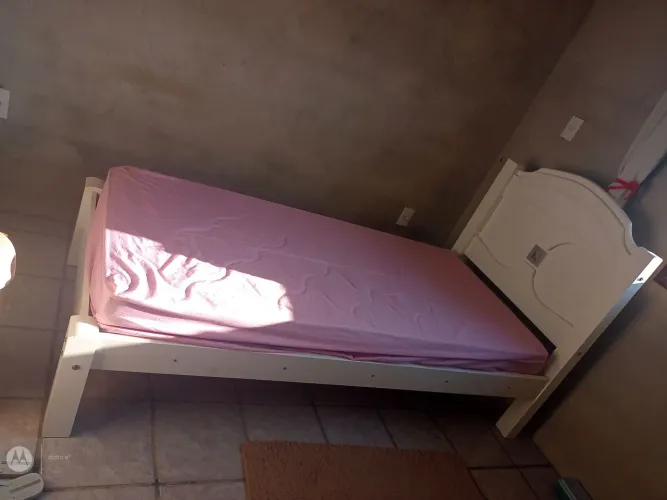 Vende cama solteiro mais colchão