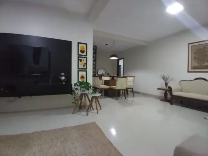 CASA TÉRREA - 3 QUARTOS - JARDIM BOTÂNICO 