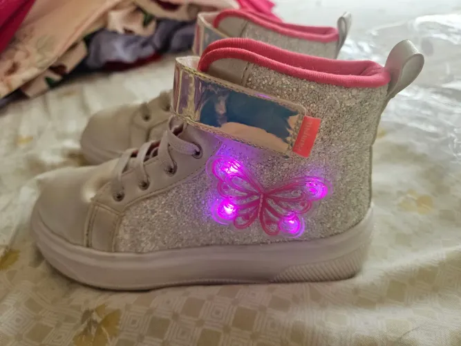 Tênis com luz e brilho 29