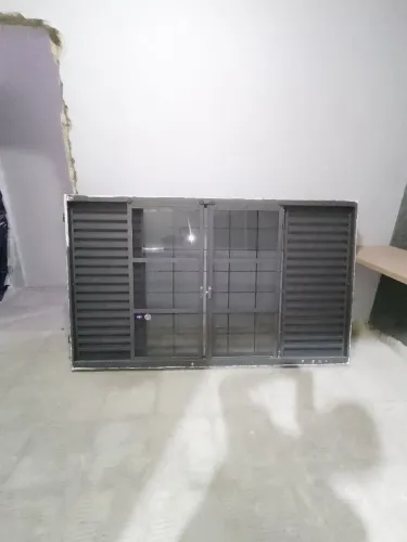 Janela sasazaki 1,20×2,00muito bem conservada 300 cada uma faço 500 as duas 