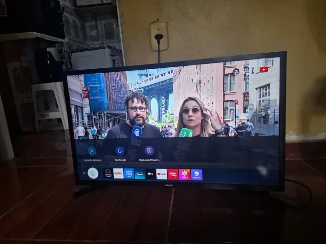 Tv smart Samsung 'Tizen 32 polegadas Acompanha pezinho controle faço entrega