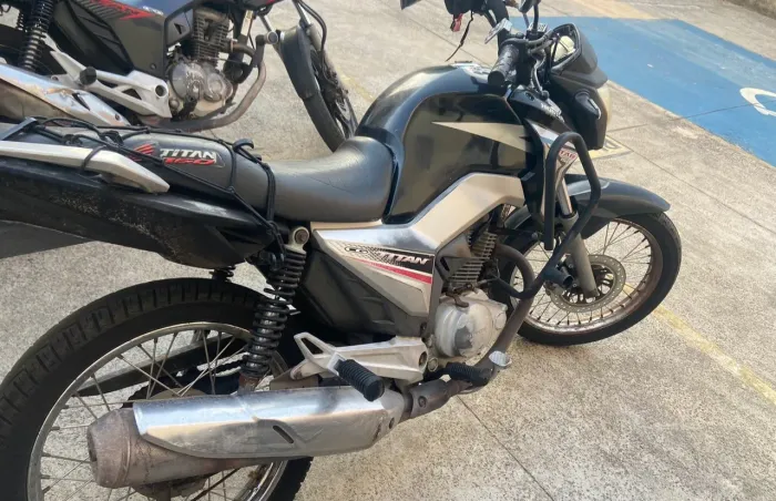 CG Titan 150 2014 completinha<br>no ponto de transferência