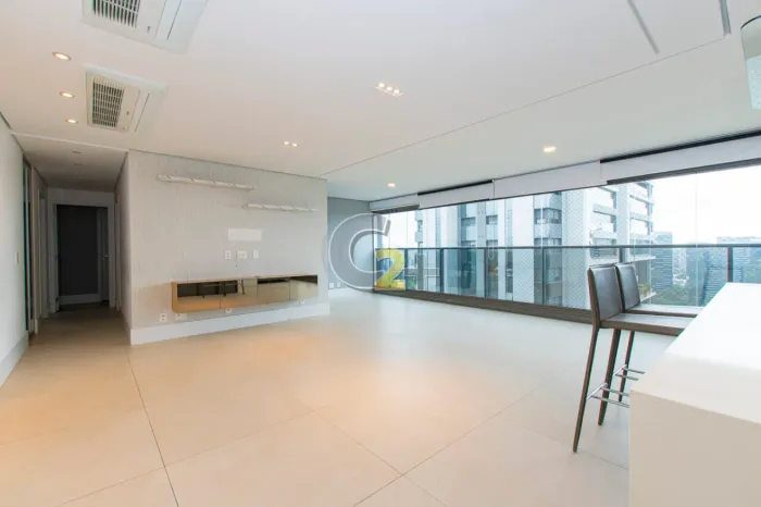 Apartamento para locação no Jardim Morumbi, 3 suites, 3 vagas e depósito
