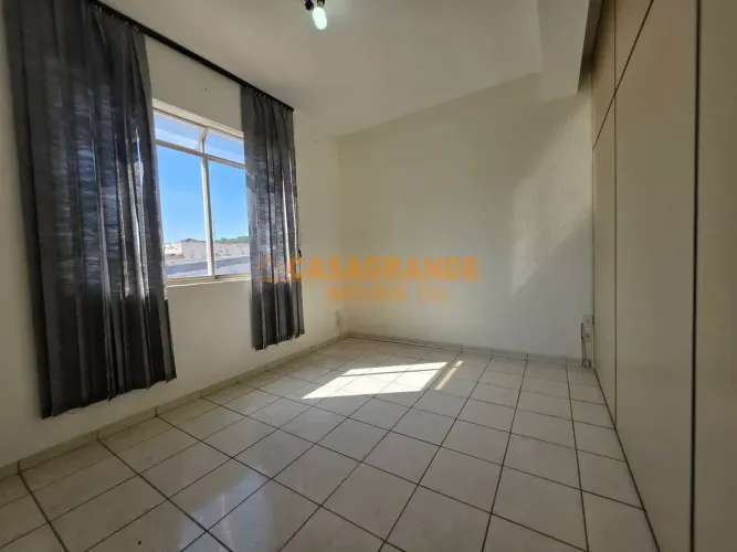 Sala Comercial - 2 ambientes, 30m², Ideal p/ Escritório - Centro SJC