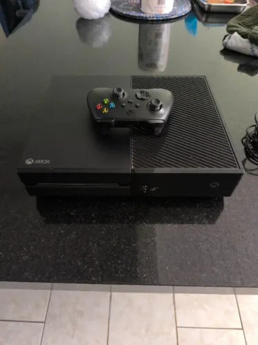 Xbox One X 1TB + 1 Controle