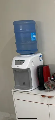 Gela água eletrolux 