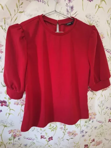blusa vermelha manga bufante - shein