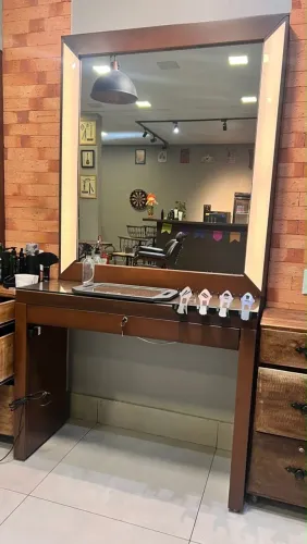 Vende-se balcão para barbearia