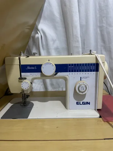 Vendo Máquina de Costura
