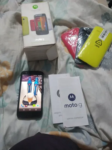 Celular moto G1 funcionando perfeitamente está com bateria estufada. 