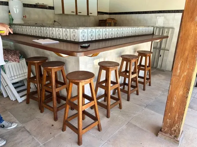 Conjunto de 6 banquetas altas de madeira estilo bistrô