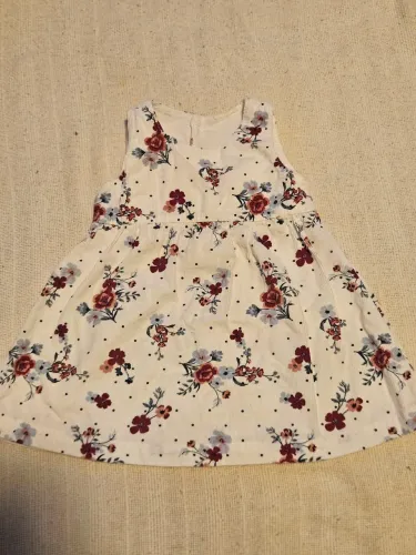 Vestido em tecido estilo veludo cotelê para bebê