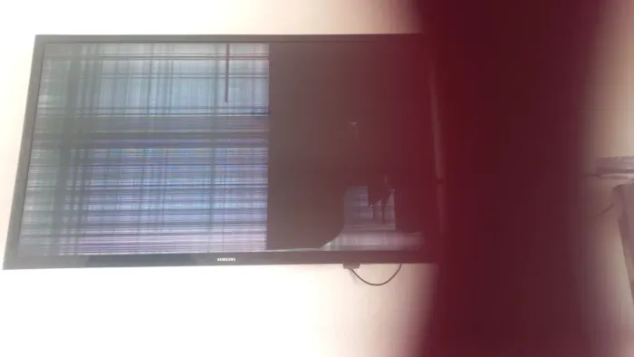Vendo tv smart 32 retirar peças ou concertar 100$