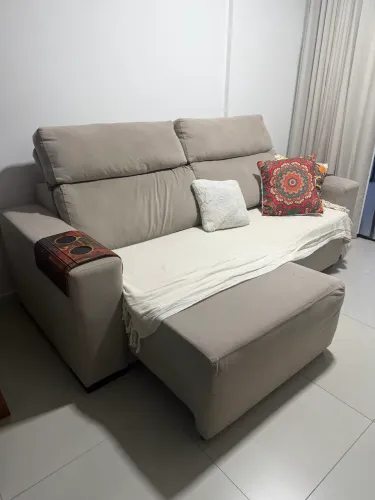 Sofá Retrátil e Reclinável 3 Lugares - R$ 900