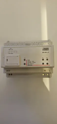 Dimmer DALI MyHOME com 8 saídas independentes para controlar até 16 reatores DALI cada 