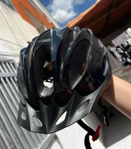 Capacete de bike Absolute com led na caixa