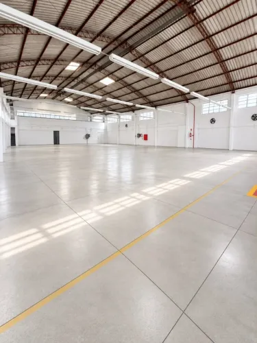 Galpão Comercial 728 m² com Mezanino para Aluguel