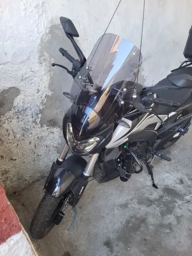 Moto impecável