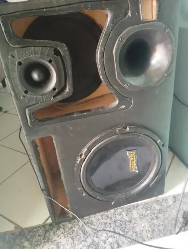 Caixa de som automotiva