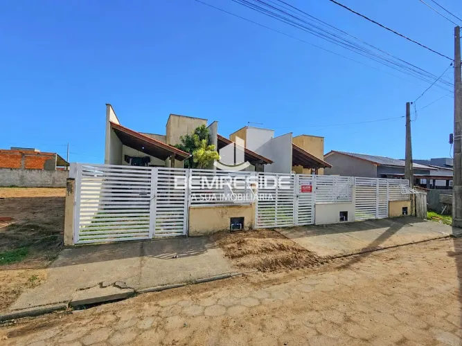 Casa geminada com dois quartos no centro da cidade
