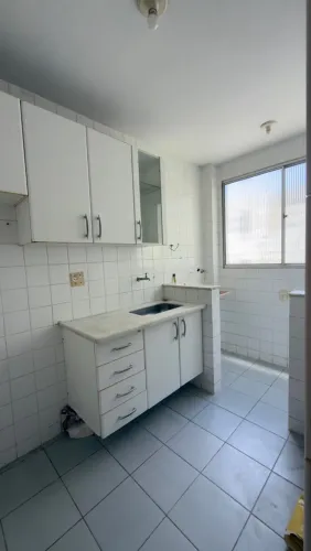 Ap 2 quartos , 1 vaga de garagem , bairro Santa Cruz .