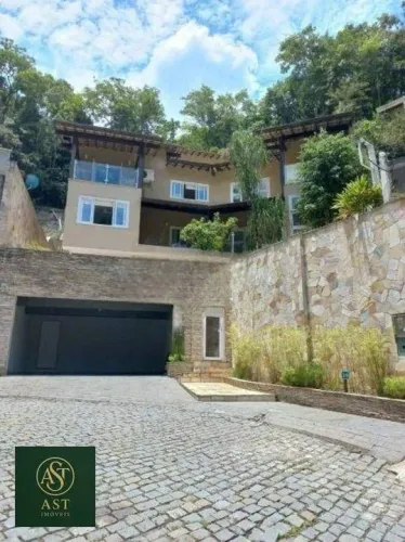 Casa com 5 dormitórios à venda