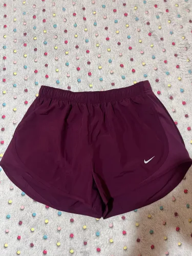 shorts nike tempo vinho