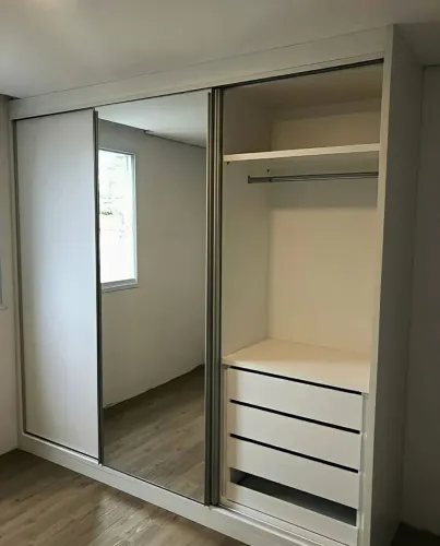 Guarda Roupas Com Três Portas De Correr L 2.10 M