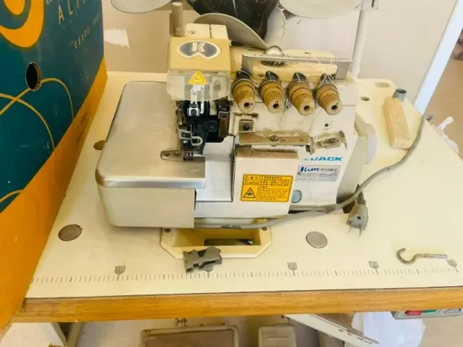 Maquina de Costura Interlock