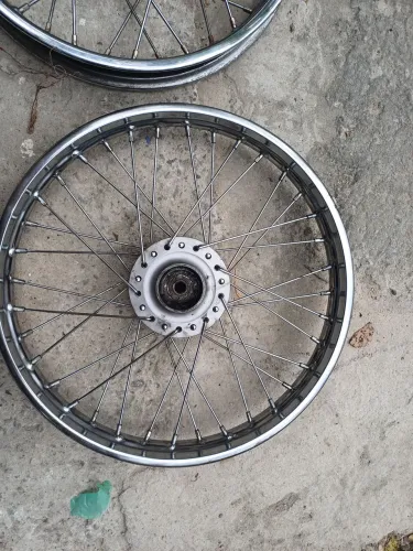 Vendo par de rodas rajadas ybr