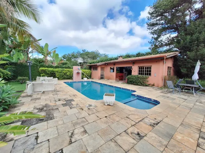 RA AMIL, Aluga, Sobrado com Armários, 06 Quartos sendo 02 Suítes, 1.500m², Piscina, Churra