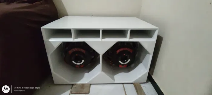 Caixar de som com 2 altos falantes Vulcano 3.8 JBL