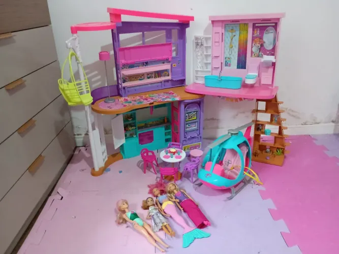 Casa da barbie Malibu + helicóptero da Barbie + casa de férias da Polly + lol