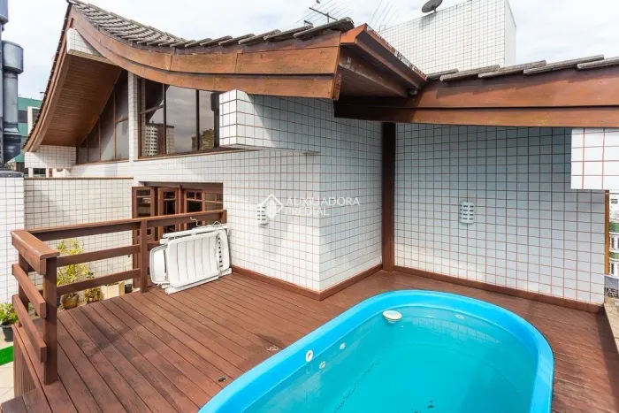Cobertura de apartamento à venda com 149 m², 3 dormitórios no bairro Passo d'Areia.