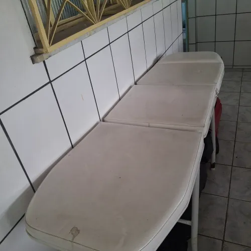 Vendo uma maca bao só com marca de uso mais informações chamar no WhatsApp *