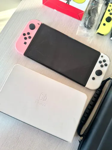 Nintendo Switch OLED 64GB + Kit Completo + 4 Joy-Cons + Case + Caixa Original