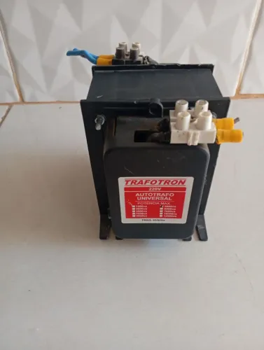 Transformador 127/220 de 3.000VA