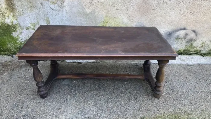 Mesa de centro antiga madeira maciça (COM AVARIAS, PRECISA DE REFORMA)