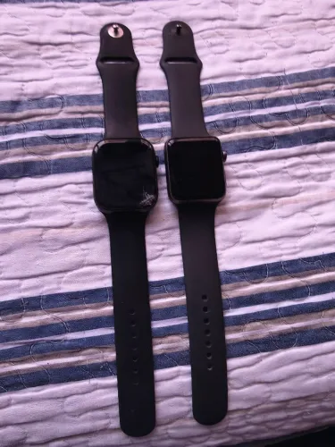 Lote de 2 relógios Apple Watch (Danificados) Não ligando com a tela quebrada 
