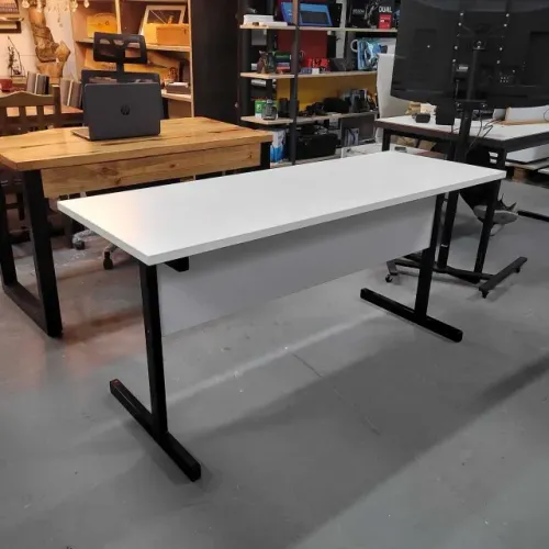 Mesa Escritório - Pés Metalão Preto -Medida 135x67