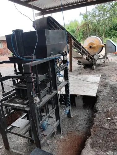 Máquina pneumática de blocos e paver