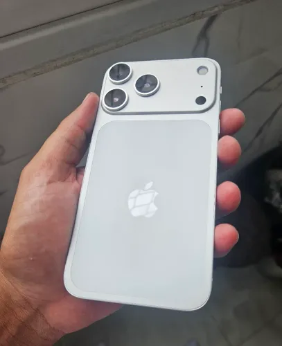 IPHONE 11 NA CARCAÇA DO 17 PRO