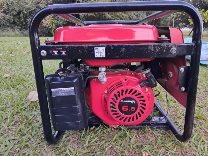 Gerador Branco 6,5HP B4T-2500L usado 1 vez só.+ Caiaque de Brinde  *