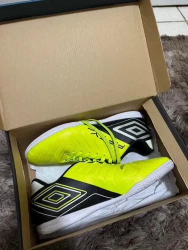 Chuteira Umbro