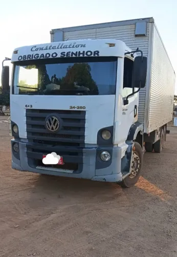 Caminhão baú